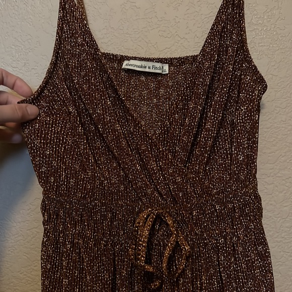 Abercrombie & Fitch v-neck tank with cinched tie-waist - Picture 3 of 4